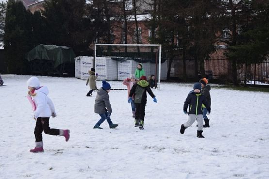  Grafika #7: ZABAWY NA ŚNIEGU grafika