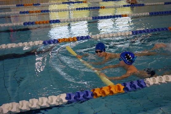  Grafika #7: PŁYWAĆ KAŻDY MOŻE grafika