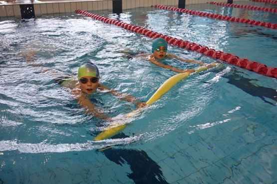  Grafika #10: PŁYWAĆ KAŻDY MOŻE grafika