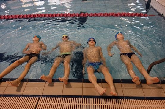  Grafika #11: PŁYWAĆ KAŻDY MOŻE grafika