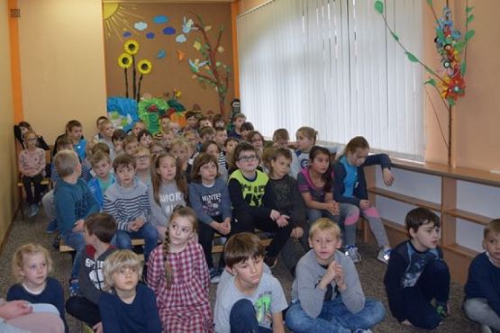  Grafika #4: SPOTKANIE Z POLICJANTKĄ grafika