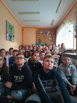  Grafika #6: SPOTKANIE Z POLICJANTKĄ grafika