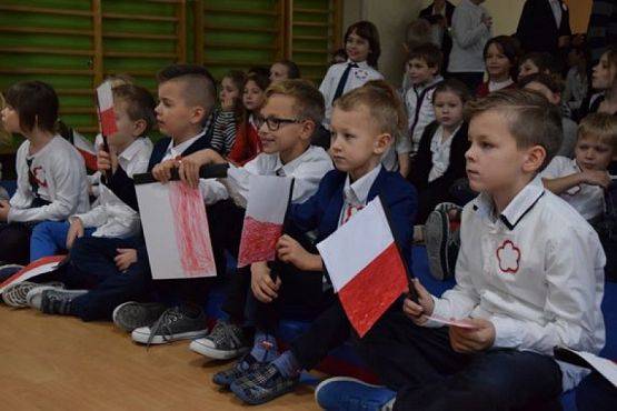  Grafika #1: OBCHODY DNIA NIEPODLEGŁOŚCI grafika