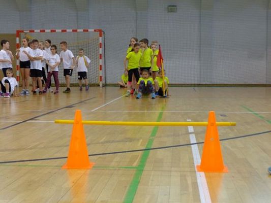  Grafika #8: MIEJSKIE ZAWODY SPORTOWE DLA SZKÓŁ PODSTAWOWYCH KLAS II i III Baw się razem z nami grafika