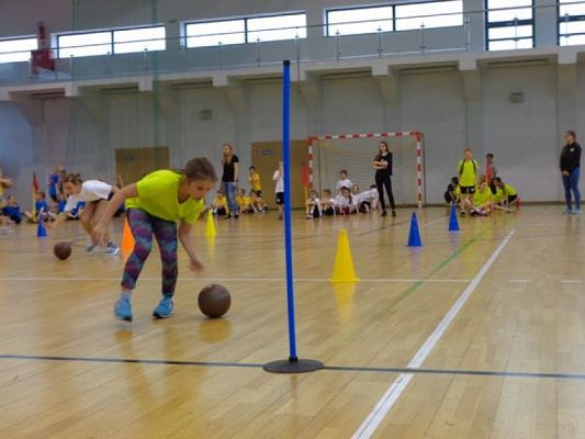  Grafika #13: MIEJSKIE ZAWODY SPORTOWE DLA SZKÓŁ PODSTAWOWYCH KLAS II i III Baw się razem z nami grafika