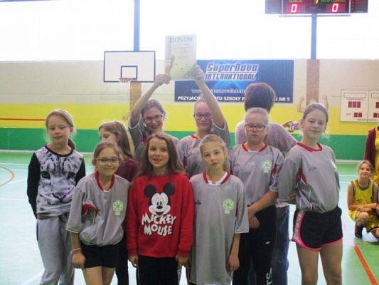  Grafika #0: IGRZYSKA DZIECI W UNIHOKEJU DZIEWCZĄT I CHŁOPCÓW grafika