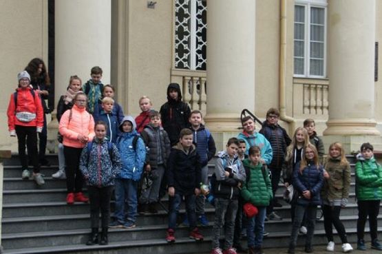  Grafika #3: WYCIECZKA KLAS VI DO PELPLINA grafika