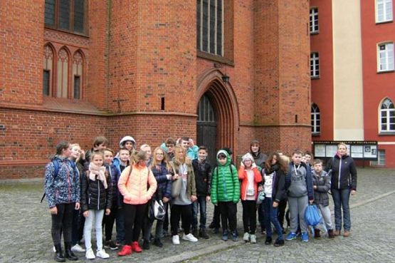  Grafika #6: WYCIECZKA KLAS VI DO PELPLINA grafika