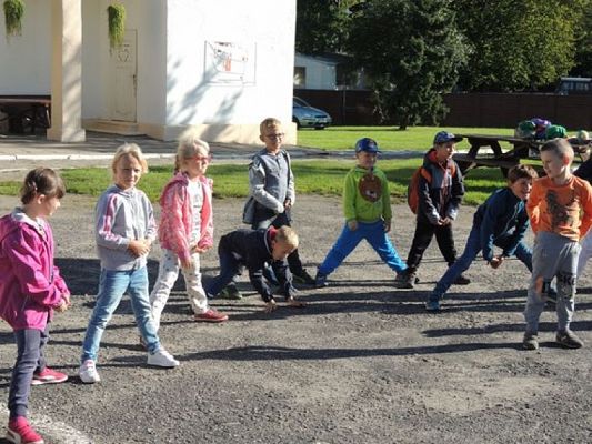  Grafika #0: ,,Integracja Ty i Ja czyli wycieczka klas I i II do Runowa grafika