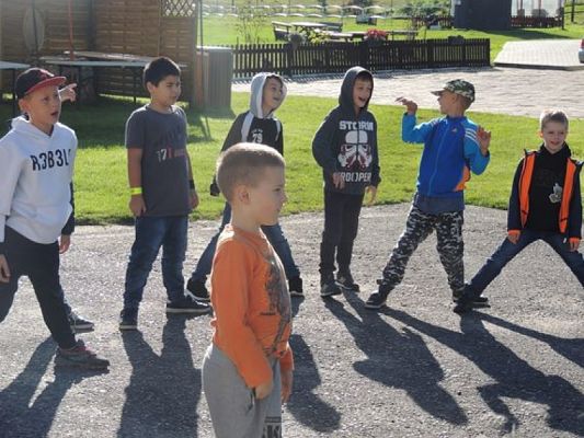  Grafika #1: ,,Integracja Ty i Ja czyli wycieczka klas I i II do Runowa grafika