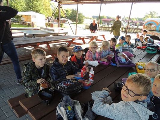  Grafika #3: ,,Integracja Ty i Ja czyli wycieczka klas I i II do Runowa grafika