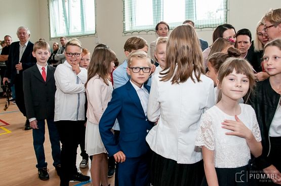  Grafika #2: Pasowanie na ucznia Społecznej Językowej Szkoły Podstawowej grafika