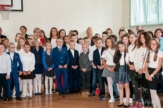  Grafika #5: Pasowanie na ucznia Społecznej Językowej Szkoły Podstawowej grafika