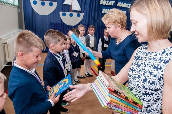  Grafika #10: Pasowanie na ucznia Społecznej Językowej Szkoły Podstawowej grafika