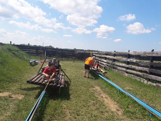  Grafika #9: ,,Mali Komandosi" w Grąbkowie grafika