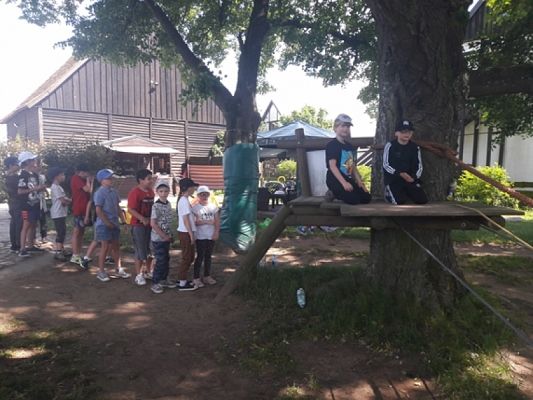  Grafika #10: ,,Mali Komandosi" w Grąbkowie grafika