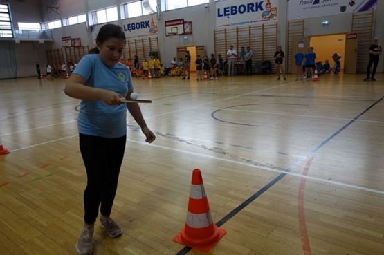  Grafika #16: KONKURS SPORTOWY DLA KLAS I-III  KTO Z NAS LEPIEJ I PRĘDZEJ  grafika