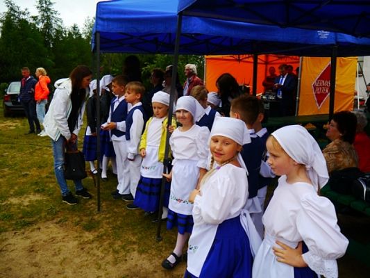 Grafika #2: Występ kaszubski w Mostach grafika