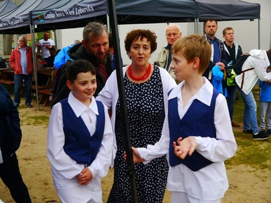 Grafika #5: Występ kaszubski w Mostach grafika