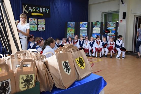  Grafika #0: GALA FINAŁOWA VII Powiatowego Konkursu Plastycznego ,,Kaszuby jak malowane grafika