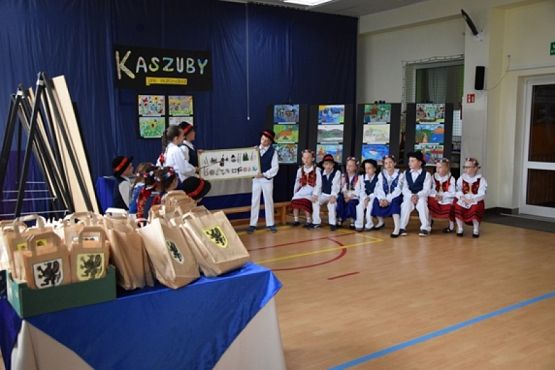  Grafika #4: GALA FINAŁOWA VII Powiatowego Konkursu Plastycznego ,,Kaszuby jak malowane grafika