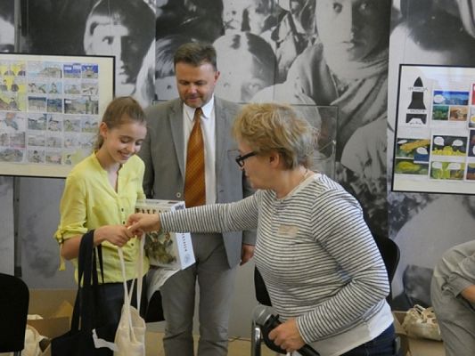  Grafika #0: UROCZYSTE ROZDANIE NAGRÓD grafika