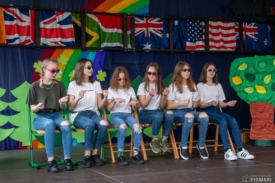  Grafika #32: ENGLISH STATION grafika