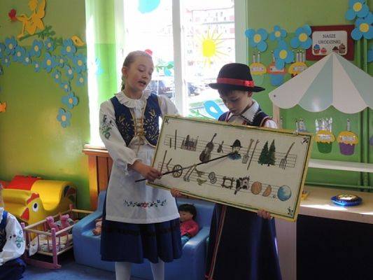  Grafika #11: ,,Lęborskie Słoneczka u przedszkolaków grafika