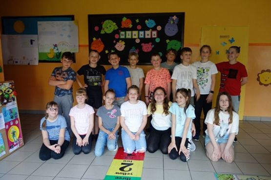  Grafika #0: PÓŁNOCKA W SZKOLE KLASY IV B grafika