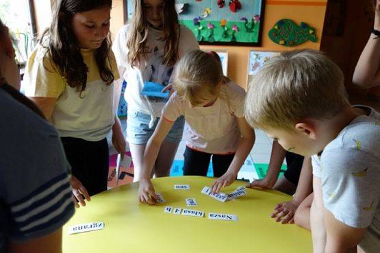  Grafika #3: PÓŁNOCKA W SZKOLE KLASY IV B grafika