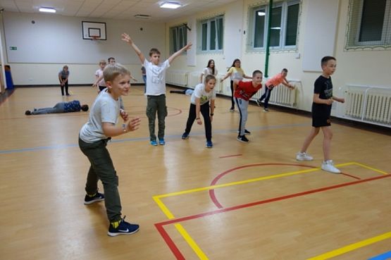  Grafika #12: PÓŁNOCKA W SZKOLE KLASY IV B grafika