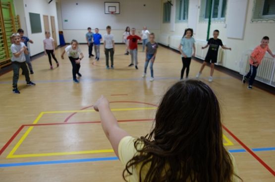  Grafika #13: PÓŁNOCKA W SZKOLE KLASY IV B grafika