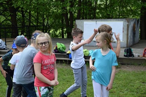  Grafika #0: Klasy pierwsze i drugie w Drzewinie grafika