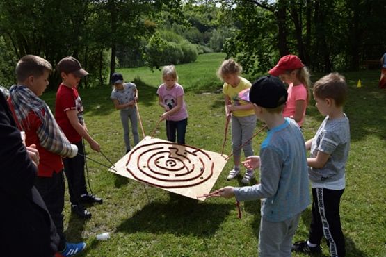  Grafika #4: Klasy pierwsze i drugie w Drzewinie grafika