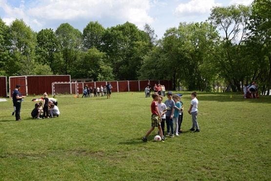  Grafika #7: Klasy pierwsze i drugie w Drzewinie grafika