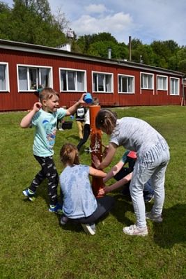  Grafika #10: Klasy pierwsze i drugie w Drzewinie grafika