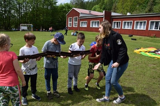  Grafika #14: Klasy pierwsze i drugie w Drzewinie grafika