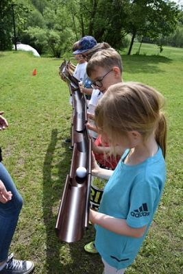  Grafika #17: Klasy pierwsze i drugie w Drzewinie grafika