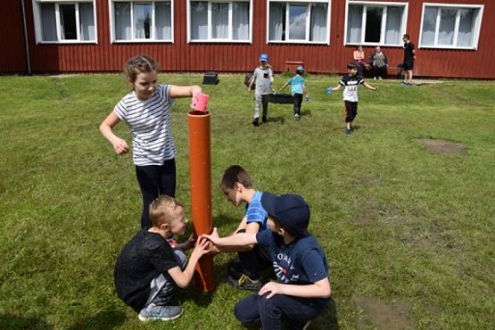  Grafika #22: Klasy pierwsze i drugie w Drzewinie grafika