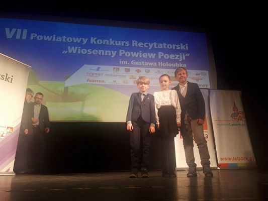  Grafika #0: WYRÓŻNIENIE W VII POWIATOWYM KONKURSIE RECYTATORSKIM grafika