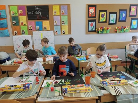  Grafika #1: ,,Wiosna – druk szablonowy grafika