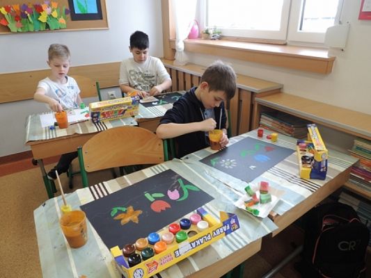  Grafika #3: ,,Wiosna – druk szablonowy grafika