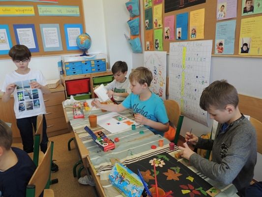  Grafika #5: ,,Wiosna – druk szablonowy grafika