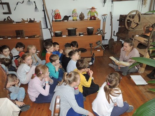  Grafika #0: ,,Czemu flądra ma krzywy pyszczek ? – lekcja muzealna klas I grafika