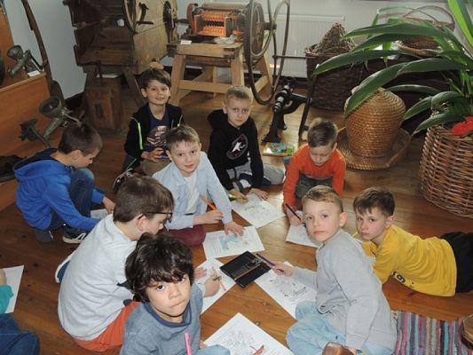  Grafika #2: ,,Czemu flądra ma krzywy pyszczek ? – lekcja muzealna klas I grafika