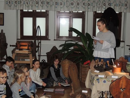  Grafika #2: ,,Zagadki z kaszubskiej chatki – lekcja muzealna kl. II grafika