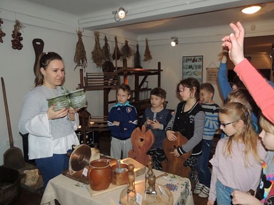  Grafika #3: ,,Zagadki z kaszubskiej chatki – lekcja muzealna kl. II grafika