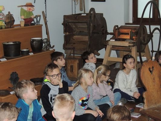  Grafika #4: ,,Zagadki z kaszubskiej chatki – lekcja muzealna kl. II grafika