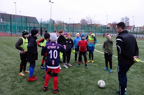  Grafika #0: SPARING PIŁKI NOŻNEJ grafika