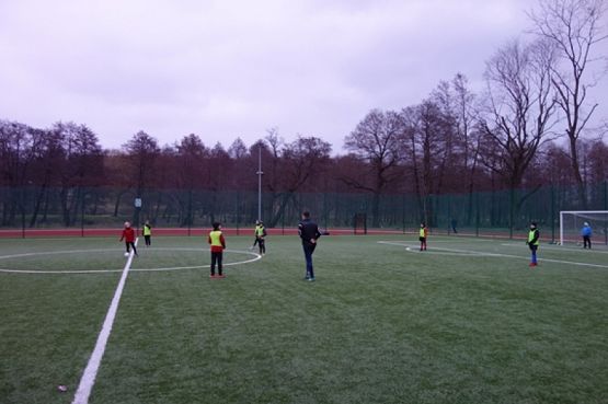  Grafika #1: SPARING PIŁKI NOŻNEJ grafika